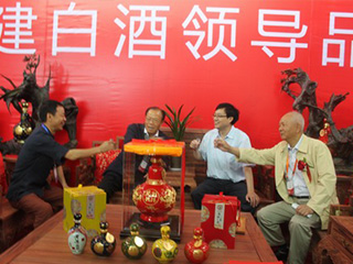 雙龍戲珠華彩亮相首屆海峽兩岸（建甌）根雕藝術(shù)品博覽會(huì)